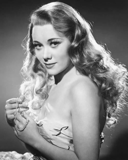 Glynis Johns (1948)