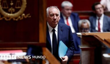 Cómo la grave crisis política y económica que atraviesa Francia hizo caer a su gobierno (y qué pasará ahora)