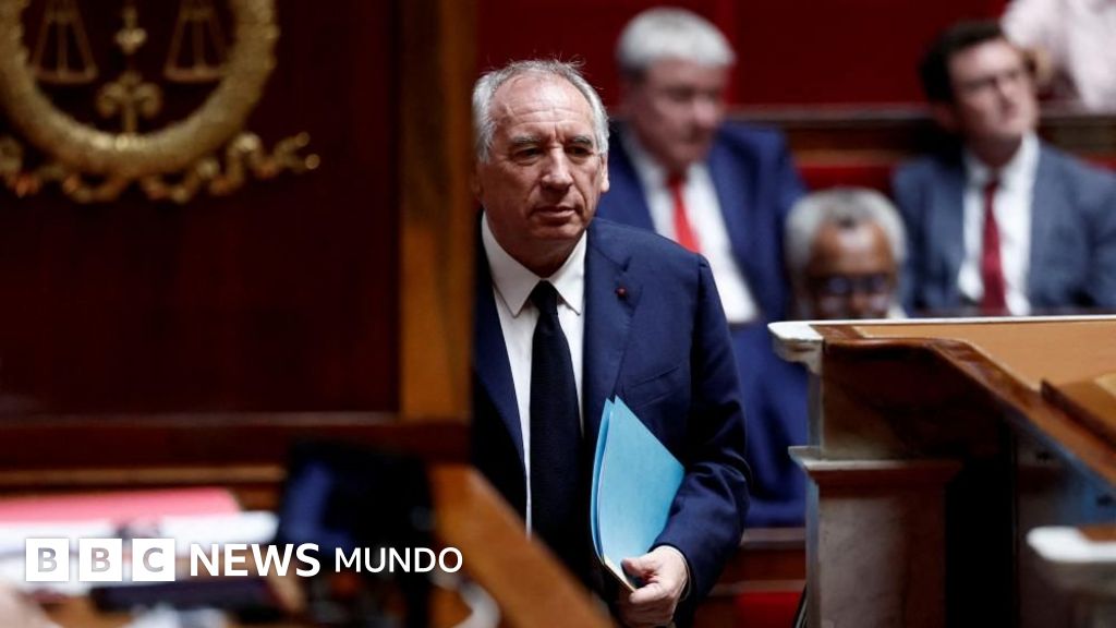 Cómo la grave crisis política y económica que atraviesa Francia hizo caer a su gobierno (y qué pasará ahora)