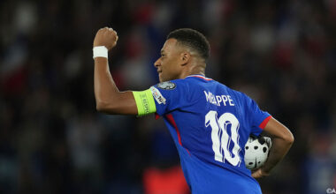 Frankrijk ontsnapt in slotfase tegen IJsland aan puntenverlies, Mbappé scoort en geeft assist