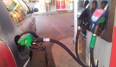 Opolnoči podražitev naftnih derivatov - Lokalec.si