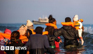Small boat carrying record 125 people crosses Channel