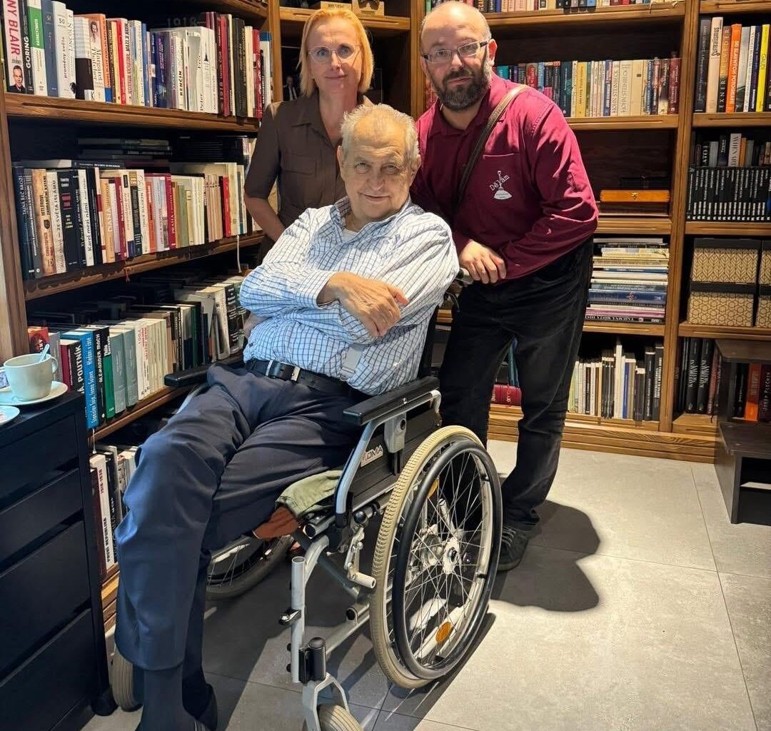 Jestli je Petr Pavel považován za komunistu, tak potom nevím, jak chcete nazvat tuto pojízdnou osobu.