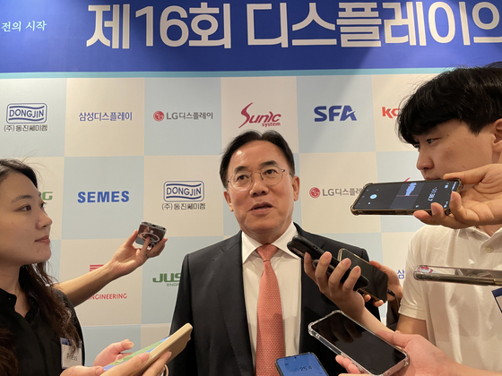 Jeong Chul-dong, CEO of LG Display, speaks to reporters at the 16th Display Day at Lotte Hotel World in Jamsil, southern Seoul on Sept. 26. [LG DISPLAY]