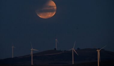 RTL Today - In Luxembourg too: 'Blood Moon' to rise during total lunar eclipse Sunday night