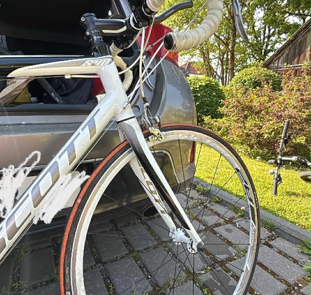 Ära anda Scott maanteeratas Viljandis