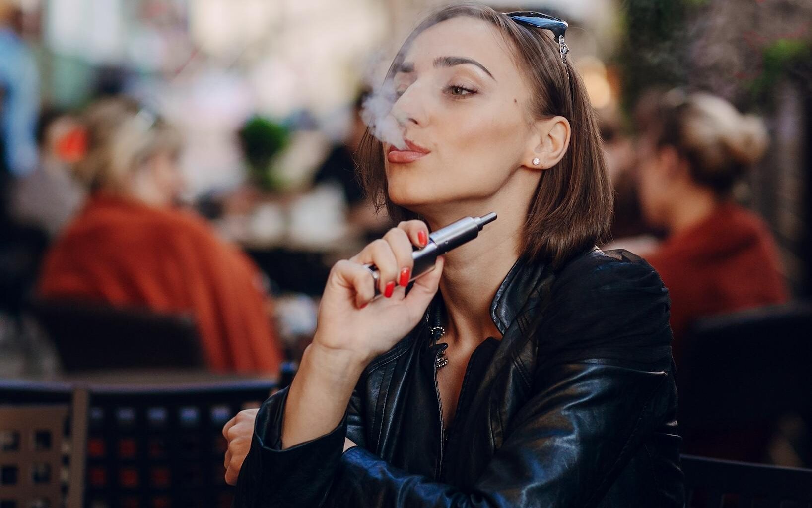 España limita más los espacios para fumar con ley antitabaco