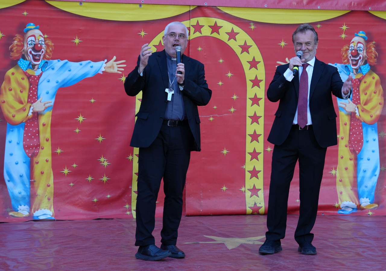 Webinar “Popular Entertainment, an ambassador<br> world of joy and hope”