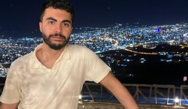 Rødt-leder kritiserer vitsing om Charlie Kirk-drapet. Nestleder i Rød Ungdom tar avstand fra uttalelsene og går av umiddelbart.