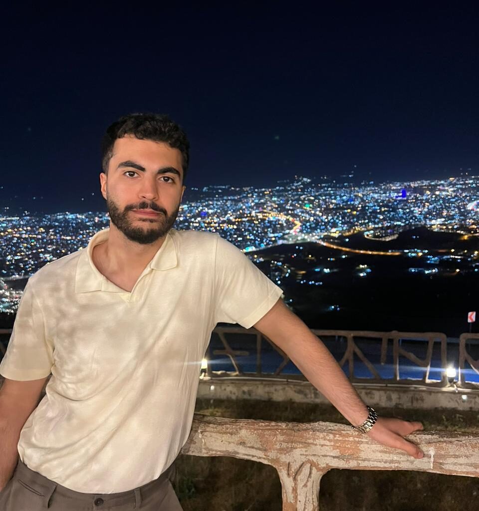 Rødt-leder kritiserer vitsing om Charlie Kirk-drapet. Nestleder i Rød Ungdom tar avstand fra uttalelsene og går av umiddelbart.