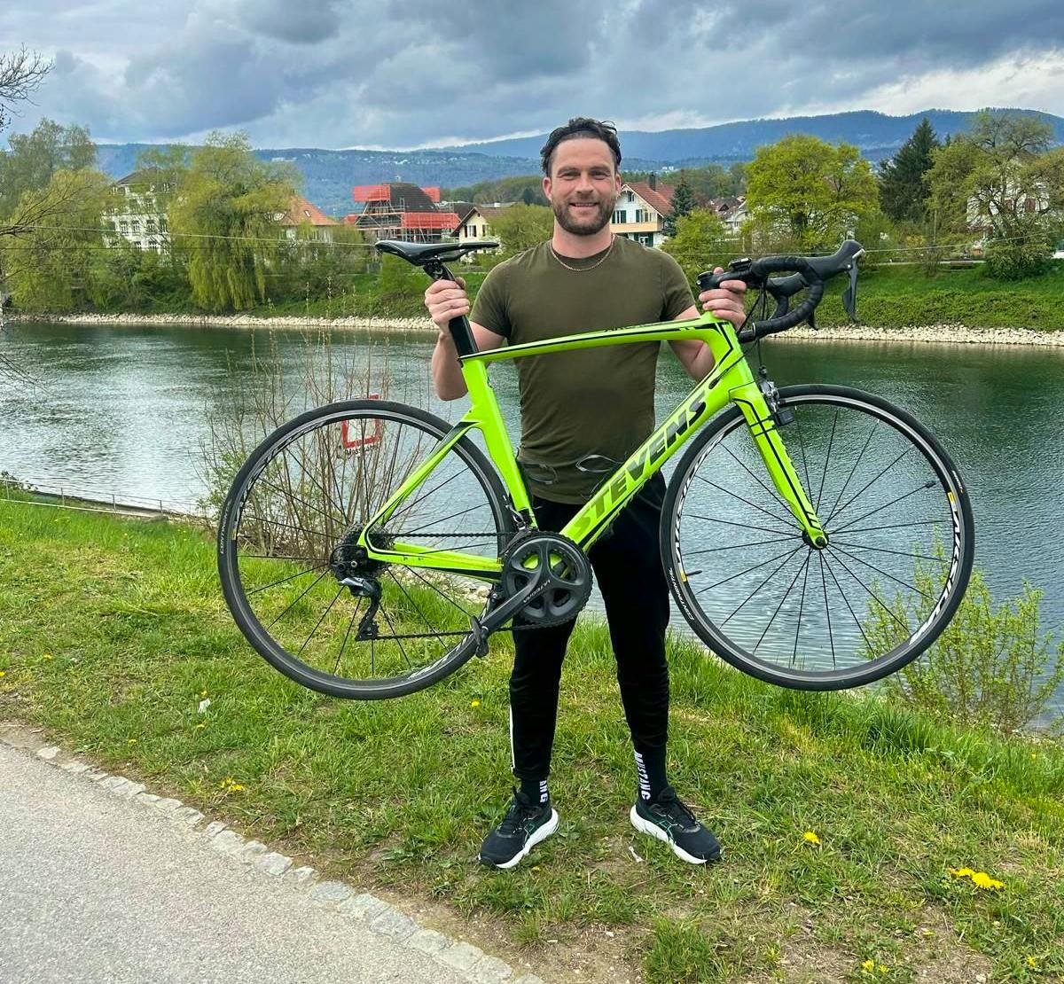 Werthmüller erzählt, dass das Triathlontraining seine Therapie gewesen sei.