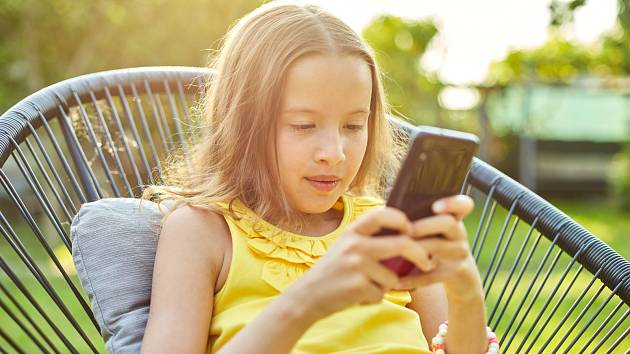 Děti a mobil - Ilustrační foto