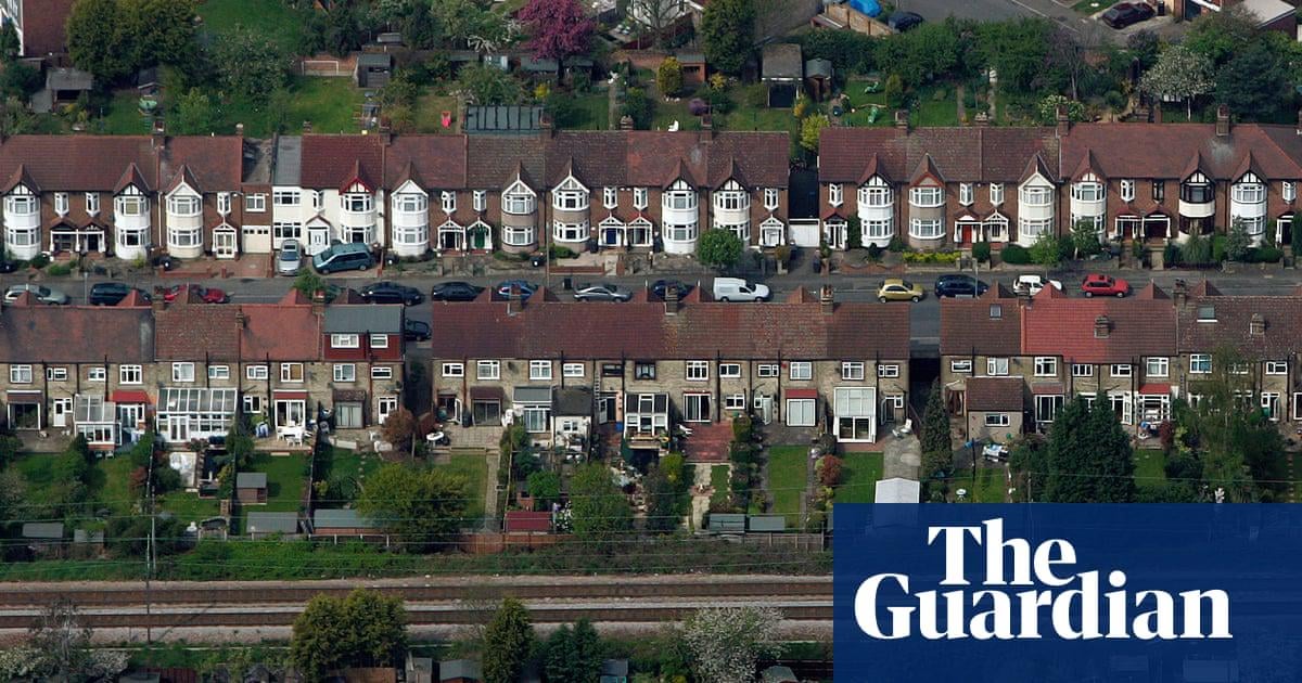London homes 500 metres from station ‘command £42,700 premium over those 1,500 metres away’