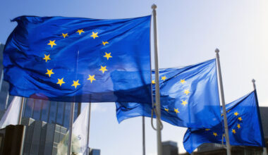 Weaker services weigh on Eurozone growth - PMI