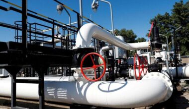 Poland Urges EU to End Russian Oil Imports by 2026, Citing Geopolitical Risks