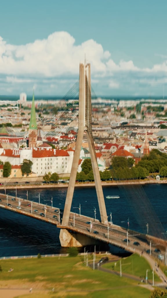 Tilts, kas gaida savu galu
