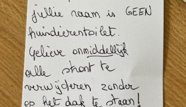Briefje onder deur door kattenstront 😺