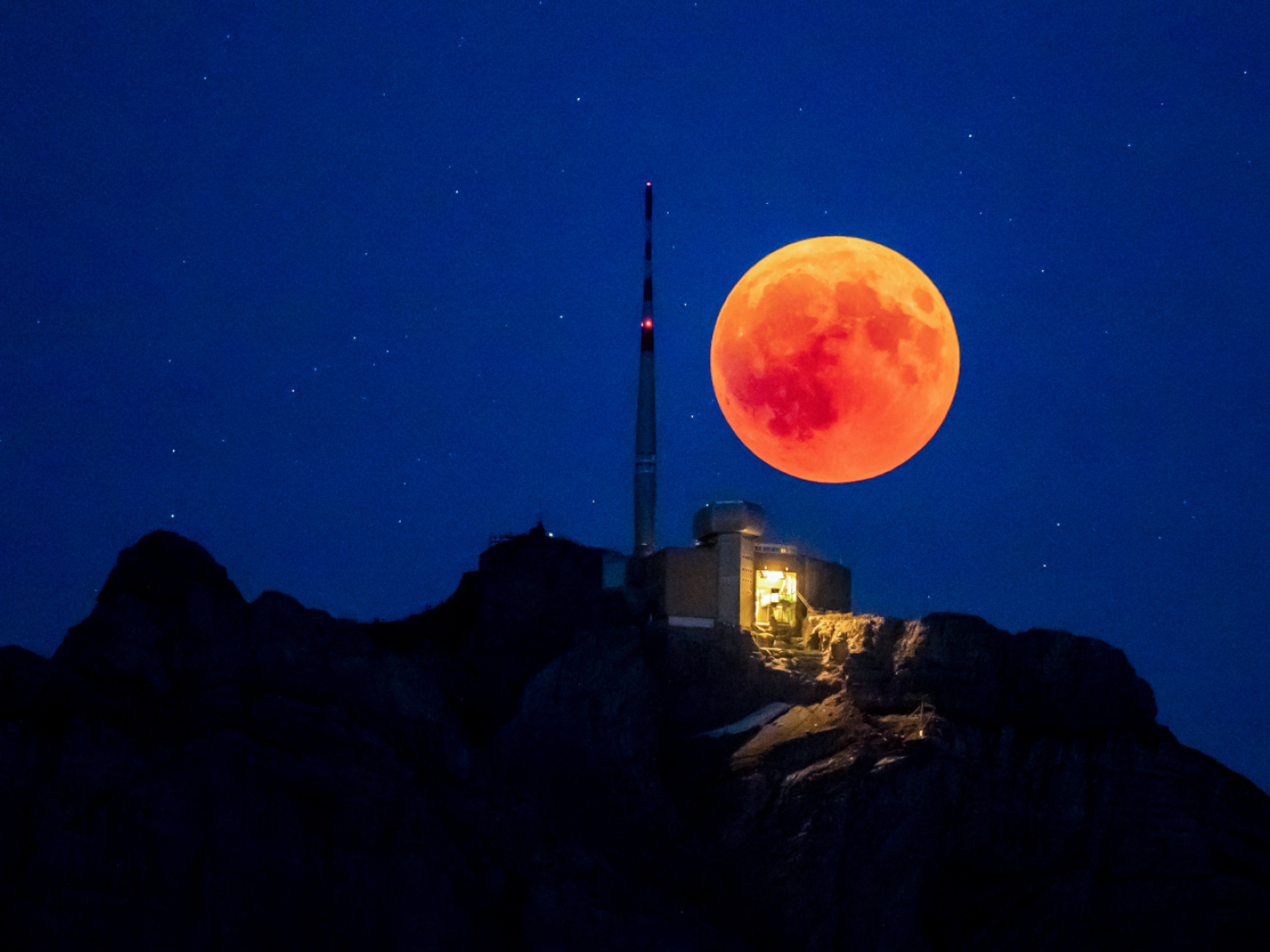 On Sunday, the Moon will hide in the Earth's shadow