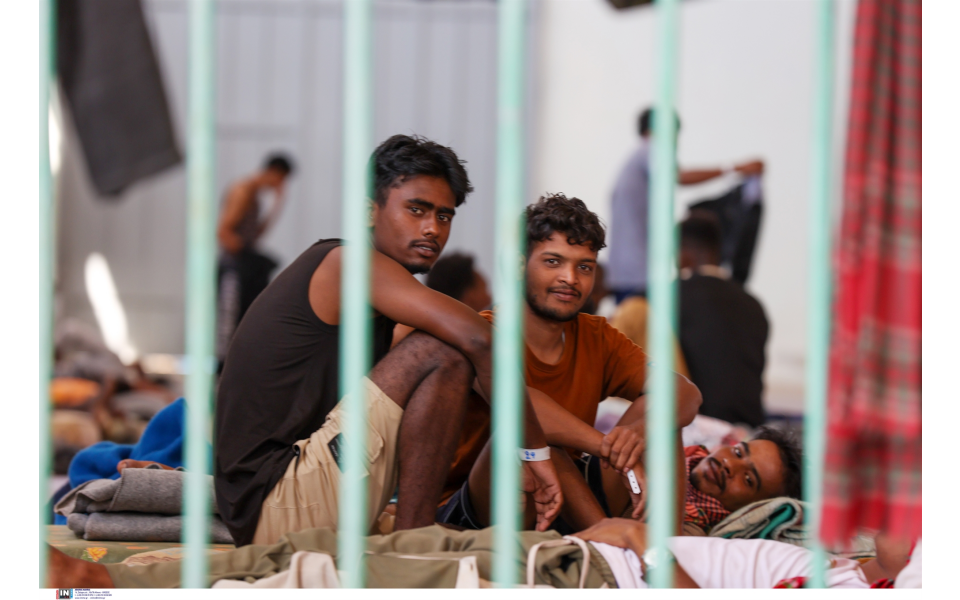 Migrants stranded on Crete due to confusion