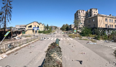 Leopard 2A4 of the 155th Seperate Mechanized Brigade destroys russian occupied building in Pokrovsk [September 2025]