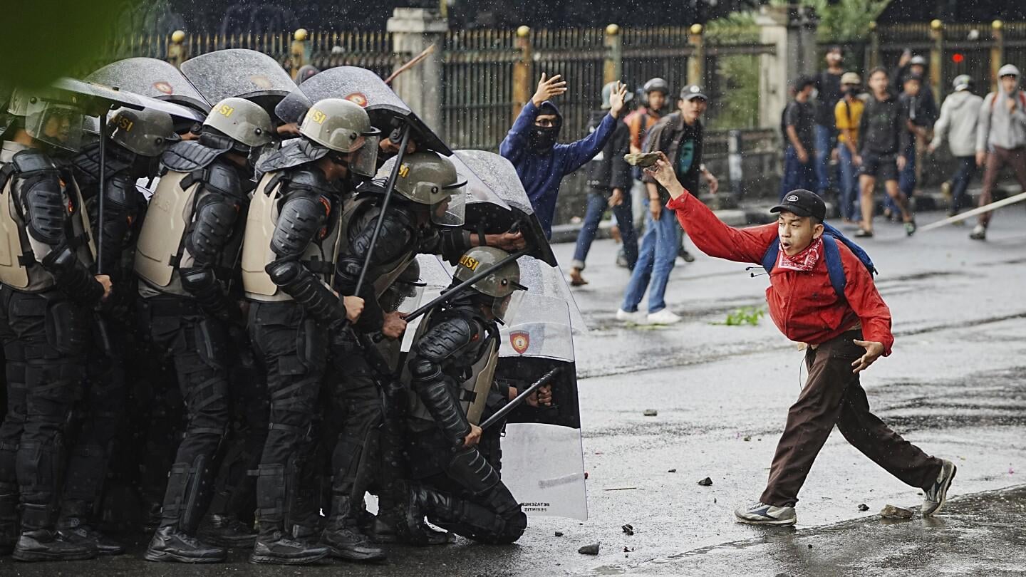 What to know about Indonesia’s nationwide unrest over lawmakers’ perks