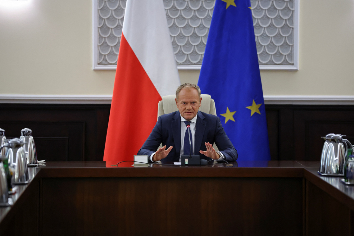 Polish Prime Minister Donald Tusk holds an extraordinary government meeting at the chancellery, with military and emergency services officials, following violations of Polish airspace during a Russian attack on Ukraine, in Warsaw, Poland, September 10, 2025. REUTERS/Kacper Pempel/File Photo