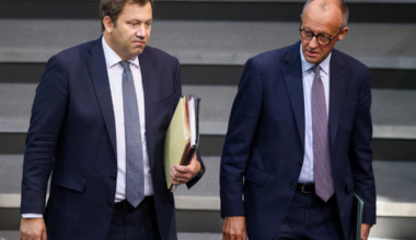 FILE PHOTO: German Chancellor Friedrich Merz and Vice Chancellor and Finance Minister Lars Klingbeil arrive for the annual budget debate at the Bundestag, in Berlin, Germany, September 24, 2025. REUTERS/Liesa Johannssen/File Photo