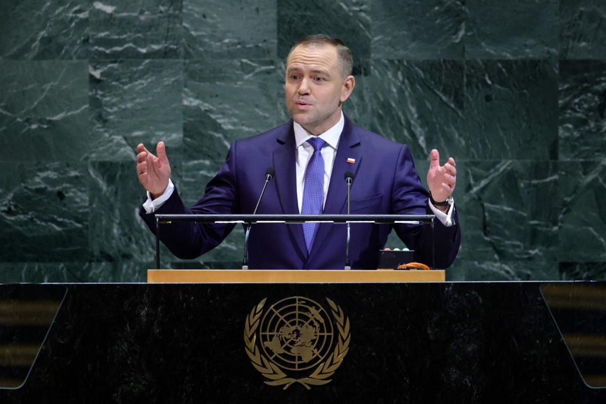 Polish President Cuts Benefits For Ukrainian Refugees