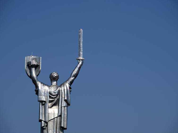 A picture of a large statue.