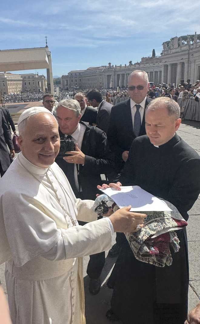 pope leo gifted troy blanket