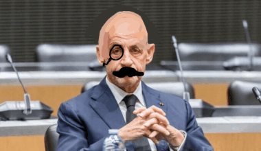 Salut bande de racailles, je suis euh Ysocras, je suis pourtant pas un voyou mais j'en ai assez de perdre mes cheuveux, quelle indignité...