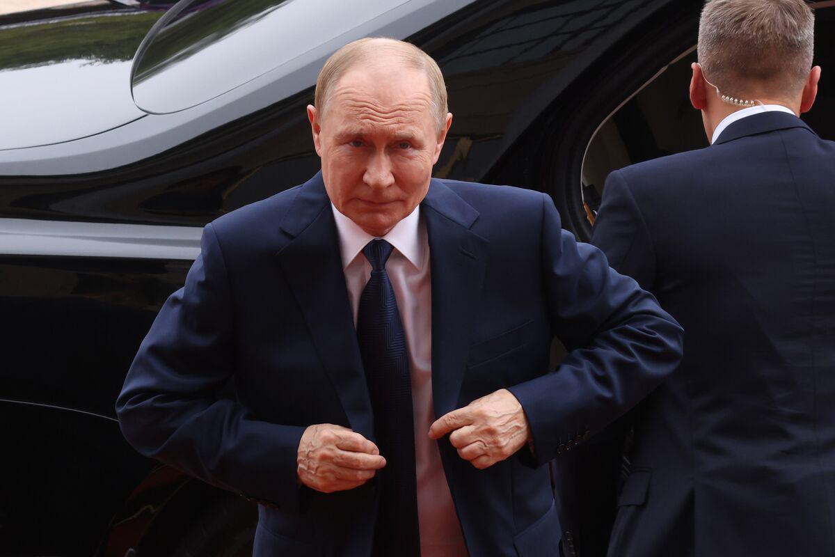 [Bloomberg] Putin Is Ramping Up His Hybrid Campaign Against Europe