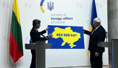 Lithuanian FM presents Sybiha map of Ukraine marked 603,628 sq km in support for territorial integrity