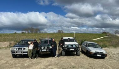 Young offroaders remove almost 400 tyres from riverbank