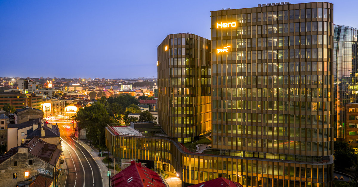 „Elektrum Lietuva“ Vilniuje toliau plečia elektromobilių įkrovimo tinklą: kur instaliuotos naujos stotelės | Verslas