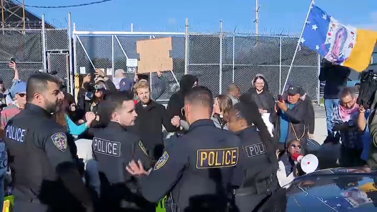 Increased immigration enforcement could begin in Chicago this weekend. What to know – NBC Chicago