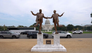 Statue of Donald Trump and Jeffrey Epstein appears in US capital | Newsfeed