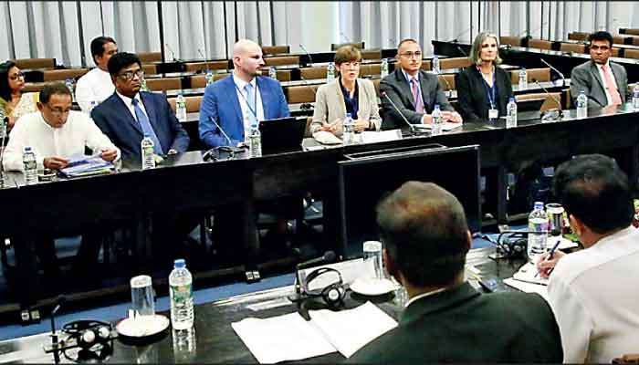 IMF, officials discuss power tariff reforms ahead of November deadline