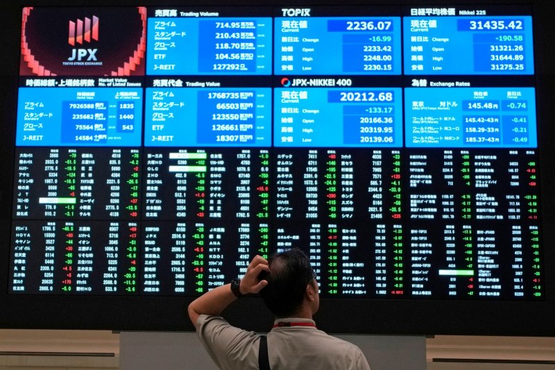 Asian shares rise as yen falls on Japan political uncertainty