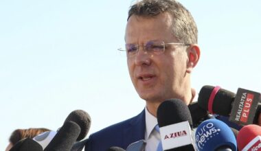 Mission commander to decide on downing intruding military drones, Romanian defense minister says