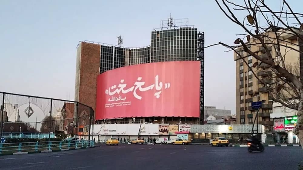 Vali-Asr Square, Tehran — A giant billboard reading “Hard Response” looms over the city center, June 14, 2025