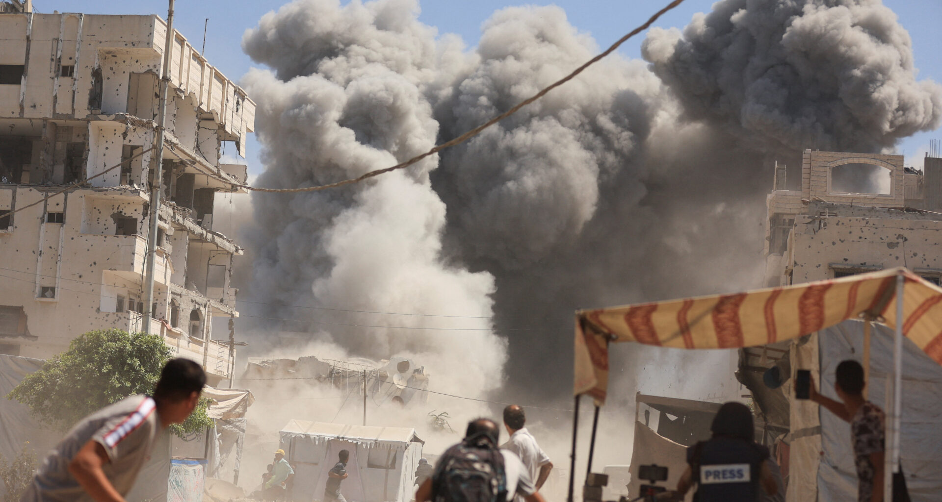 cover &#8216;Gaza is burning&#8217;, Israel says as it launches ground operation