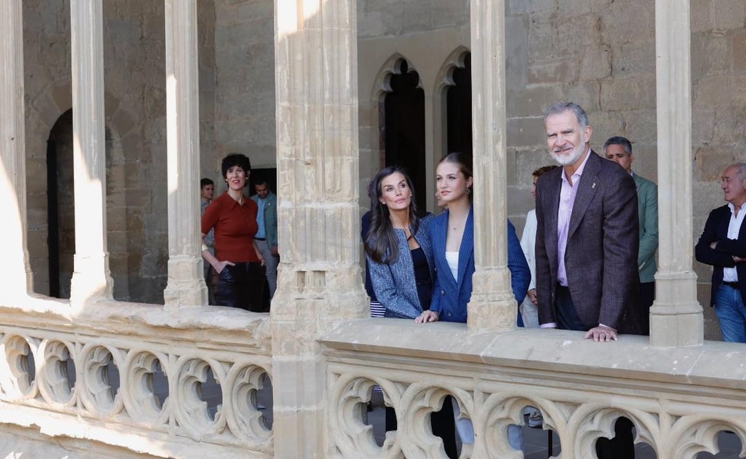 The King and Queen of Spain with Princess Leonor, touring through the Royal Palace of Olite, during their visit to the Community of Navarre.