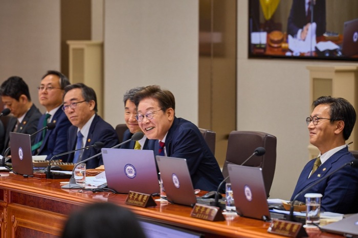 President Lee Jae-myung (second from right) presides over his first cabinet meeting on June 5, 2025