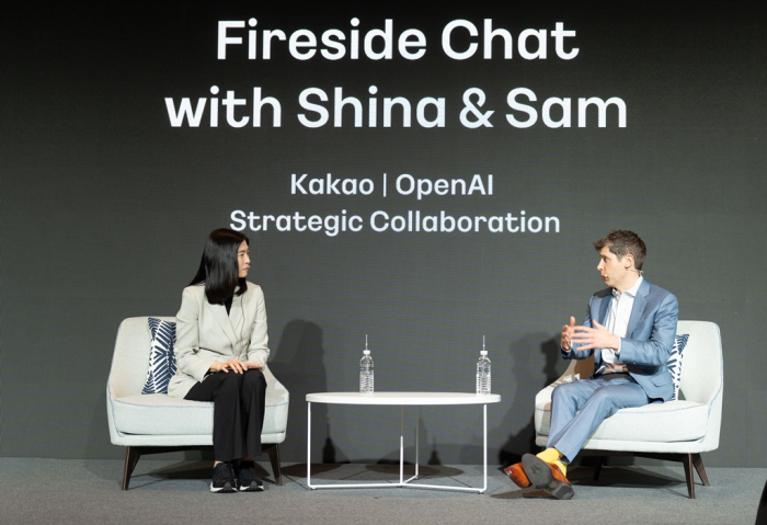 Kakao CEO Chung Shina (left) had a chat with OpenAI CEO Sam Altman on Feb. 6, 2025 (Courtesy of Kakao)
