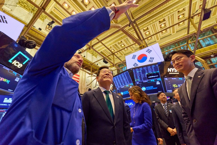 South Korean President Lee Jae Myung's visit to the New York Stock Exchange on Sept. 25, 2025 (Courtesy of Yonhap)