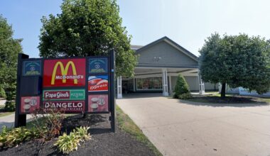 Losing bidder says text exchanges show conflict led to service plaza contract