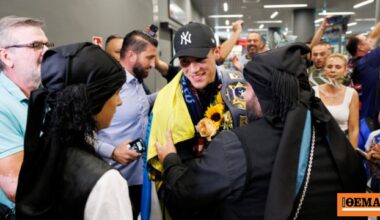 Στην Ελλάδα ο Κουγιουμτσίδης: Χαμός στην υποδοχή του παγκόσμιου πρωταθλητή πάλης στο «Μακεδονία»