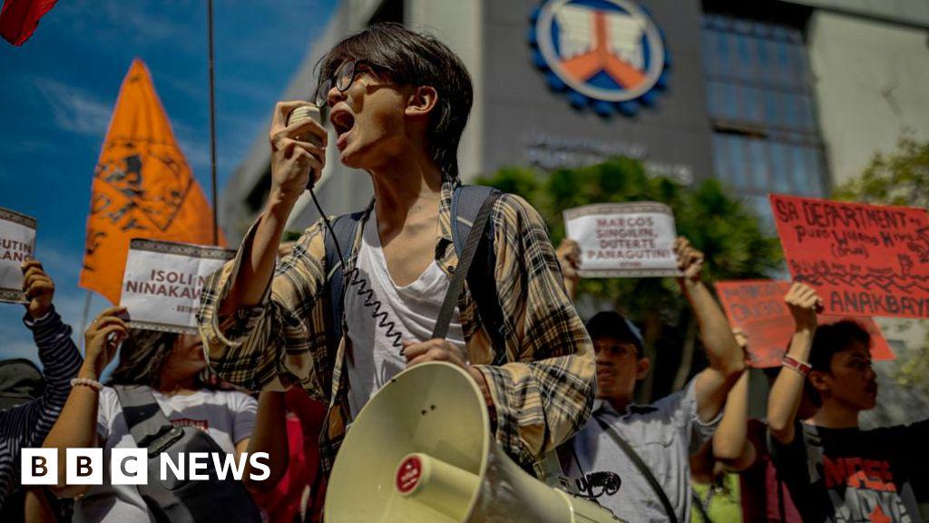 Philippines: Fury over corruption and 'nepo babies' as floods paralyse daily life