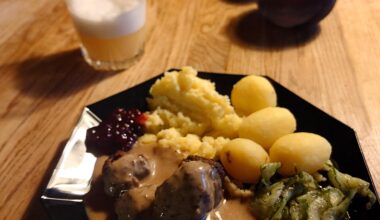 Fan vad fint det är med köttbullar och pressgurka ändå